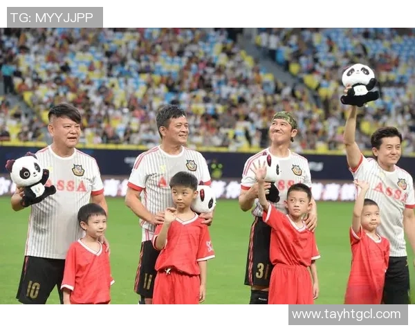 街头采访国际足球明星畅谈比赛经历与人生感悟