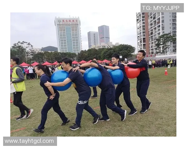 足球明星化身路人惊喜现身街头引发围观视频曝光趣味十足 足球明星化身路人惊喜现身街头引发围观视频曝光趣味十足