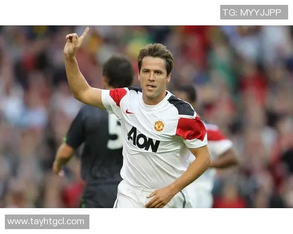 足球明星时尚穿搭壁纸精选展现运动与潮流完美结合的视觉盛宴