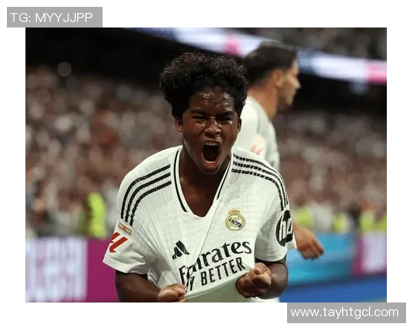 足球明星跪下视频高清展现感人瞬间引发球迷热议与情感共鸣